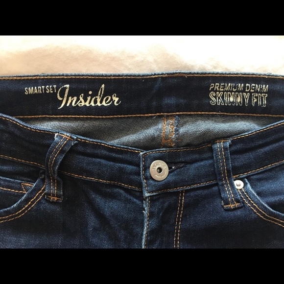 Dark wash jean. Size 27 - Picture 3 of 4